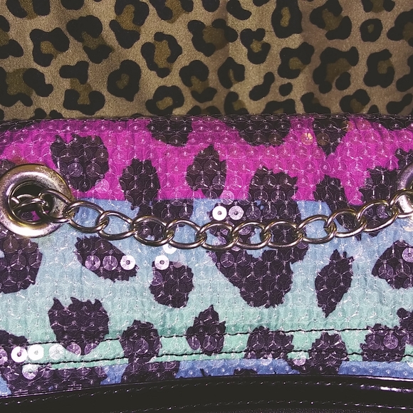 Betseyville cheetah purse - Picture 5 of 14